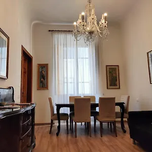 https://accanto-al-duomo.it-tuscanyhotel.com